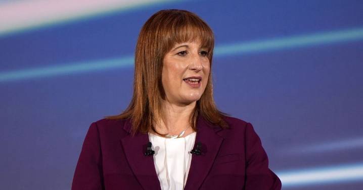 Chancellor Rachel Reeves announces pay rise for 2.7m people 