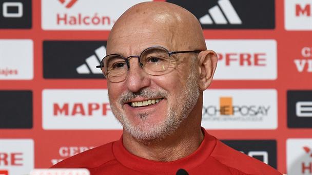 España busca igualar el récord de Italia y sellar el pase al Mundial