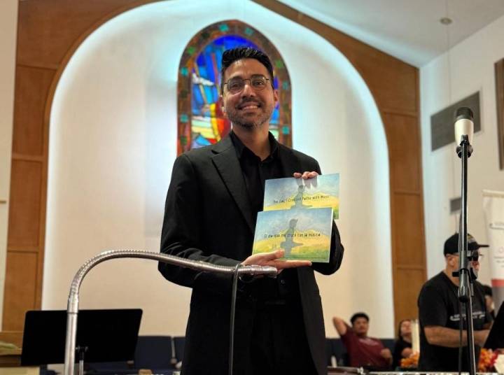 Violinista Daniel Herrera bautiza su libro «El día que me encontré con la música»