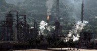 Venezuela extiende por 15 años operaciones a dos petroleras con activos rusos