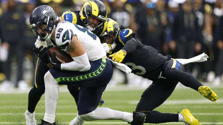 Rams extend linebacker Nate Landman with three