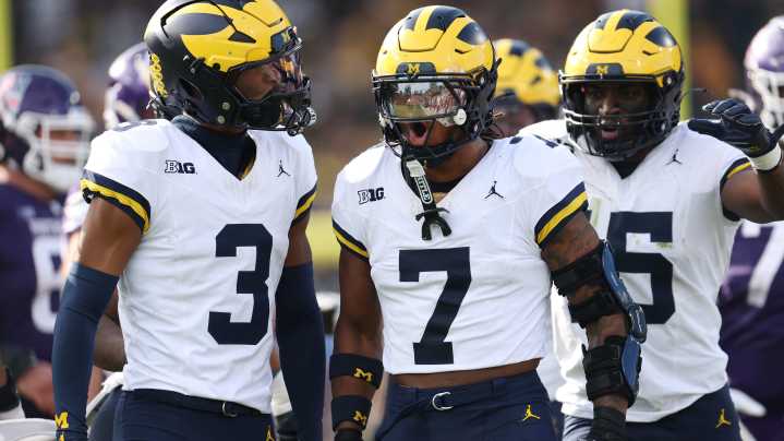Michigan stays put in College Football Playoff rankings