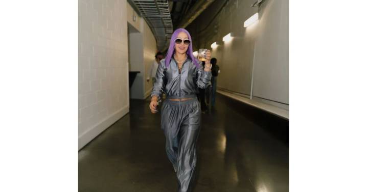 Fariana brilla en Latin Grammy 2025 con su nuevo sencillo 'Bebiembre' y destaca en la gala