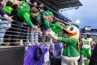 Oregon moves up in polls after beating Washington