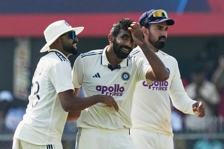 Bumrah strikes late in first session as South Africa reach 82/1 at tea against India