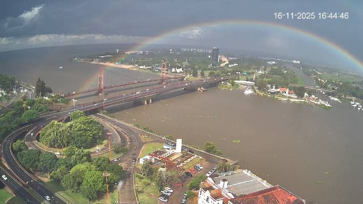 Sorpresa en Santa Fe: un doble arcoíris apareció tras las lluvias cruzando la Laguna Setúbal