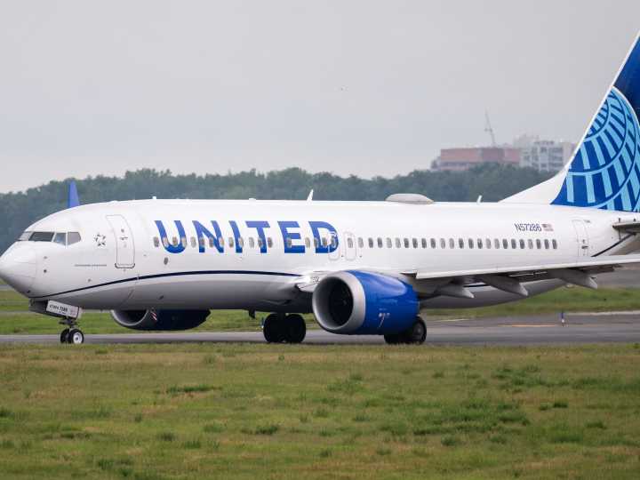 A United Airlines bomb threat caused a ground stop at Reagan Airport