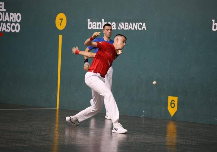 Cuairan sujeta y lanza a Cestau