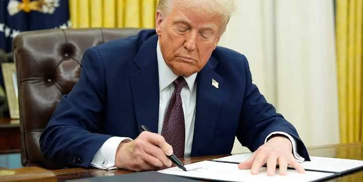 Trump critica la inmigración en su mensaje de Acción de Gracias 2025