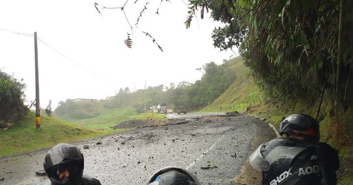 Caos y destrucción: grupo armado destruyó con explosivos vía entre Medellín y la Costa Atlántica