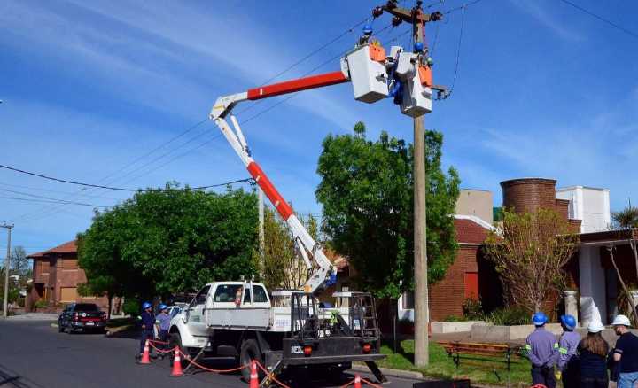 La CPE capacitó a 16 operarios en Trabajos con Tensión