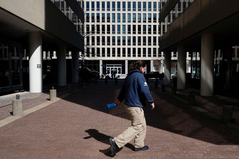 Trump administration aims to ease legal hurdles for government layoffs 