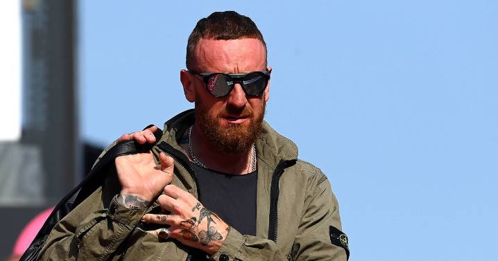 Sir Bradley Wiggins checking into trauma rehab as disgraced sports star foots bill