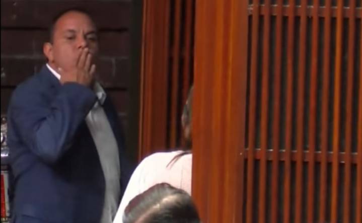 En pleno 25N, Cuauhtémoc Blanco "lanza" un beso a diputada del PT, tras reclamo por no desaforarlo