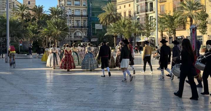 'Maestros de la Costura Celebrity' graba un programa en Valencia: falleras ilustres y pasodobles por el centro