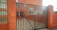 Un niño de ocho años se queda solo en un colegio cerrado porque la madre pensó que era un día lectivo
