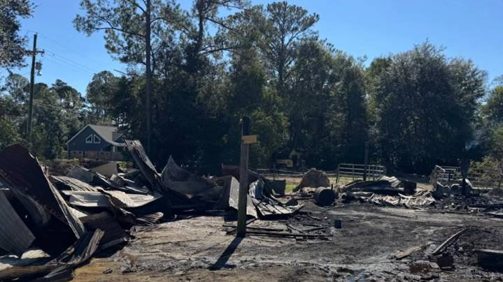 Early morning fire damages barn at Lewis Stables in Slidell, firefighters say
