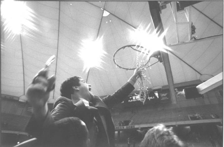 Former Cleveland State coach Kevin Mackey dies suddenly