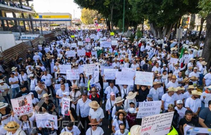 Gran afluencia durante marcha por la paz en Uruapan