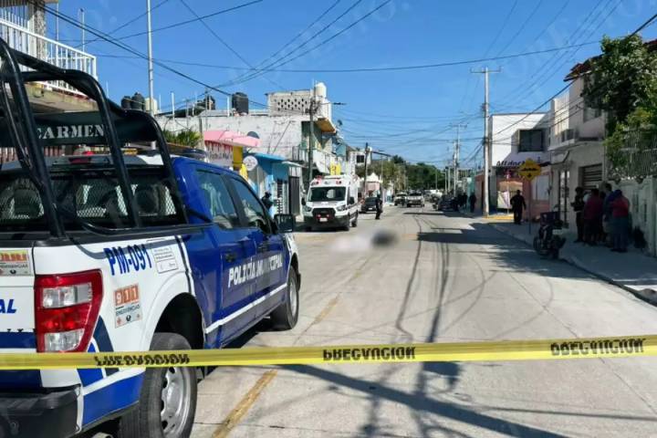 Ejecutan a motociclista en Ciudad del Carmen; una mujer resulta herida por bala perdida