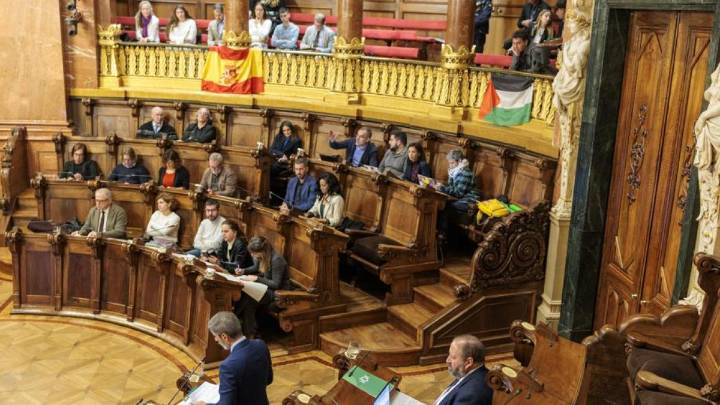 Barcelona aprueba cobrar las sanciones de hasta 900.000 euros a los infractores del 30%