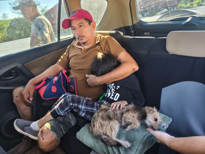 Tras accidente, Guardia Estatal resguarda a mascota y la reúne con su familia