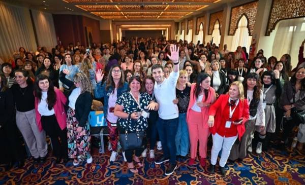 Torres acompañó a cientos de mujeres en el cierre de “Raíz Emprendedora”
