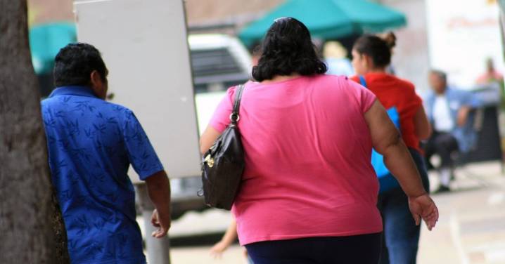Ordena EUA negar residencia a extranjeros con problemas de salud como obesidad