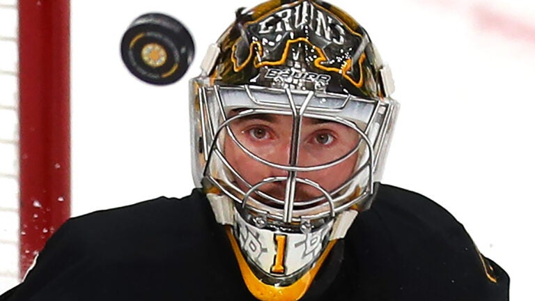 How Swayman responded after tweak in Bruins goalie rotation