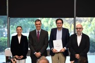 El Gobierno firma la subida salarial del 11% para funcionarios