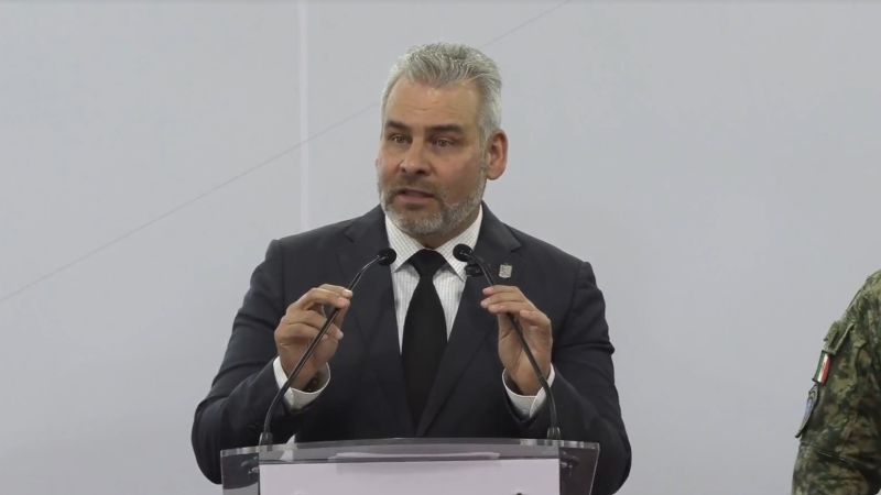 Gobernador de Michoacán dice que hay "indicios" de que el crimen organizado está detrás del asesinato de Carlos Manzo