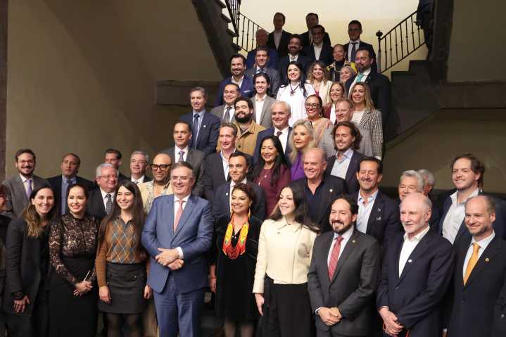 Encabeza Clara Brugada Consulta Regional en la Ciudad de México sobre el T