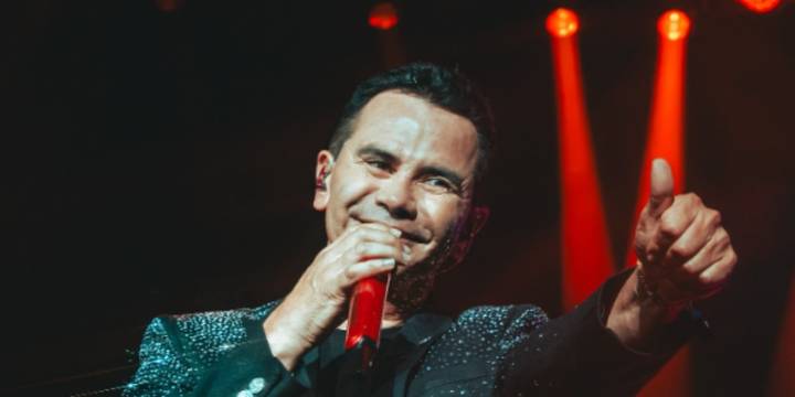 Jhonny Rivera comparte sus mejores consejos para sanar un corazón roto y sorprende con su sinceridad: “Paciencia”