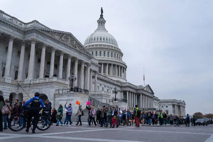 Un juez federal ordena al gobierno de Trump que ponga fin al despliegue de tropas de la Guardia Nacional en la capital del país