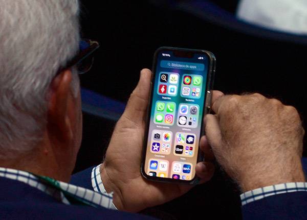 Diferencias sutiles en uso de redes sociales en México y España, expone Sandra Ramírez Fernández