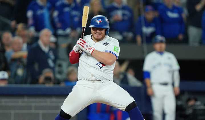 “Tienen que cortarlo”: Fans de Toronto Blue Jays revientan a Alejandro Kirk tras perder la Serie Mundial