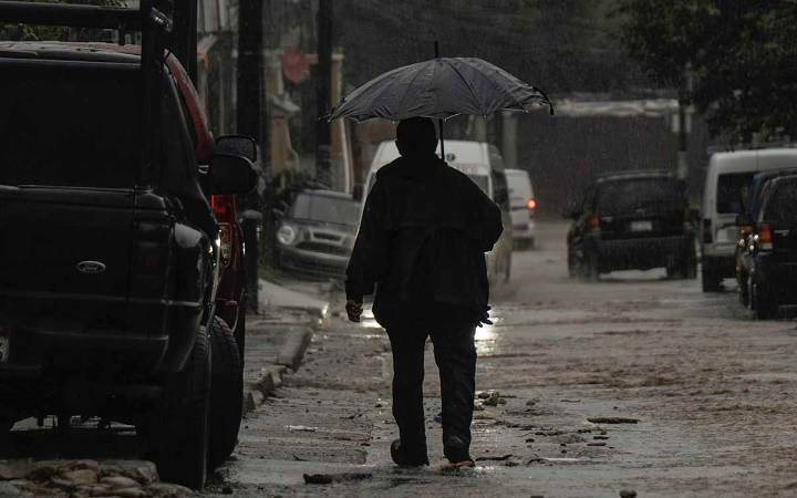 Frente frío número 16 traerá lluvias fuertes y descargas eléctricas al norte y noreste del país