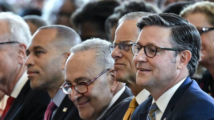 Cierre histórico: Schumer rechaza por decimocuarta vez el plan republicano y extiende el cierre del gobierno a 35 días