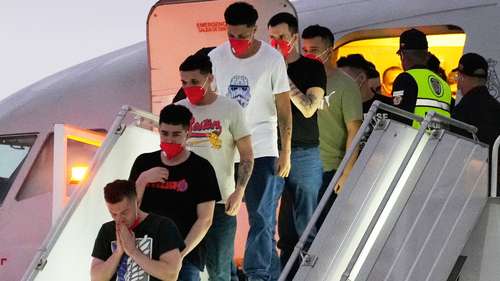 Juez procederá con investigación por desacato después de que Estados Unidos deportó a migrantes a El Salvador