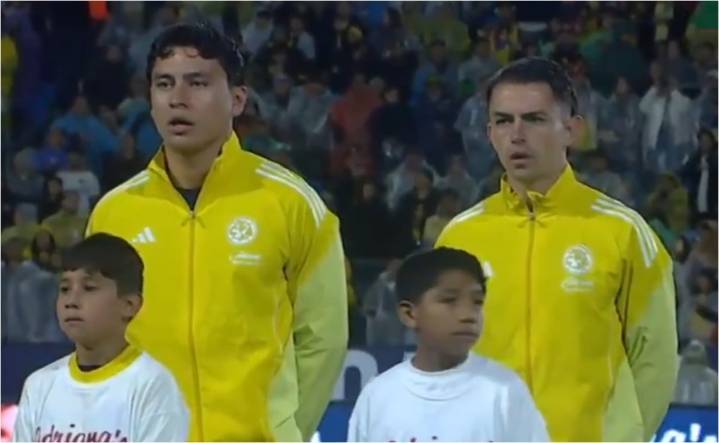 Álvaro Fidalgo sorprende al cantar el Himno Nacional en amistoso del América