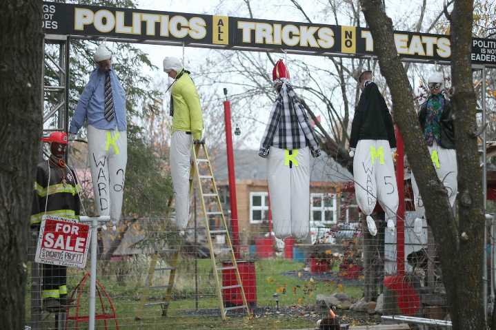 Halloween display depicts municipal politicians hanging from a noose in Manitoba
