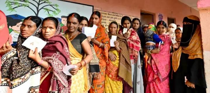 Second Phase Of Polling Underway In Bihar Amidst Tight Security; 1,302 Candidates In the Fray In 122 Constituencies
