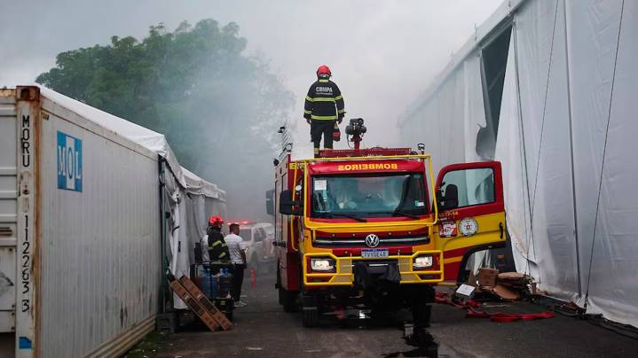 Evacuaron la sede principal de la COP30 por un incendio que destruyó instalaciones