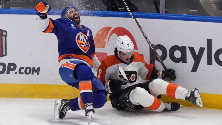 Islanders' Kyle Palmieri has torn left ACL, out 6