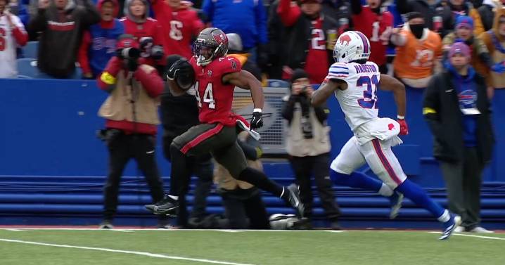 Bucs' once-large NFC South division lead narrows with another loss