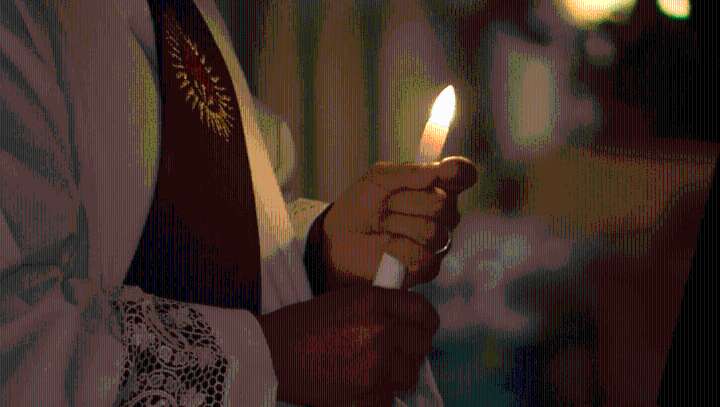 Multi-faith vigil prays for immigrants reportedly detained in federal building basement