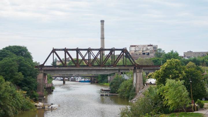 Saladillo, el barrio de las viejas mansiones y del arroyo que lo forjó