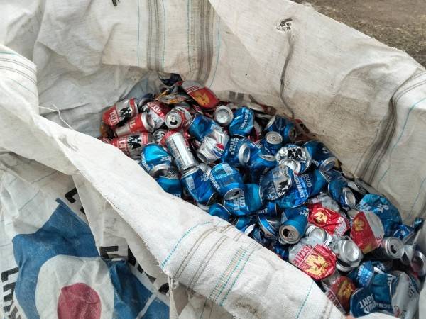 Impulsan alumnos del CBTis 122 el reciclaje mediante donación de latas de aluminio