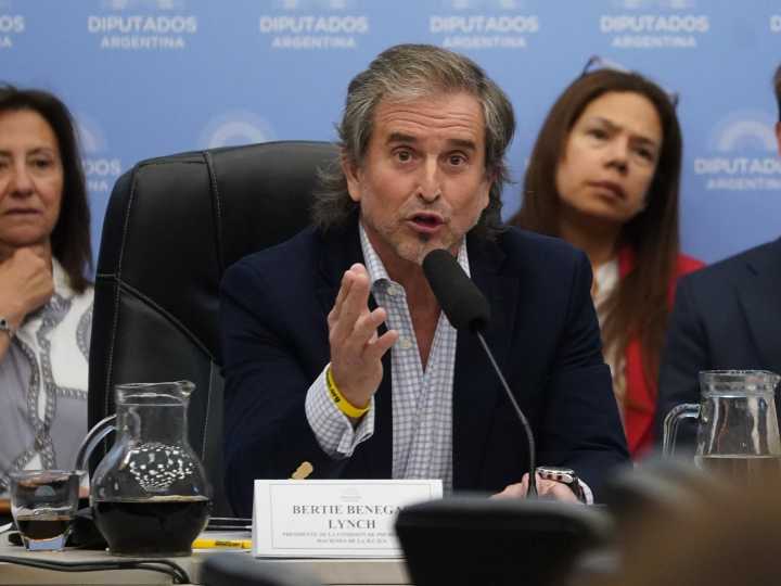 El Gobierno ganó una batalla con el Presupuesto: consiguió dictamen y presiona para que se vote con los nuevos diputados