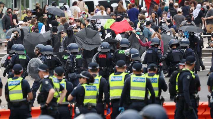 Victoria's Shadow Police Minister calls Allan government to action over 'extremist radicals' attacking officers in Melbourne